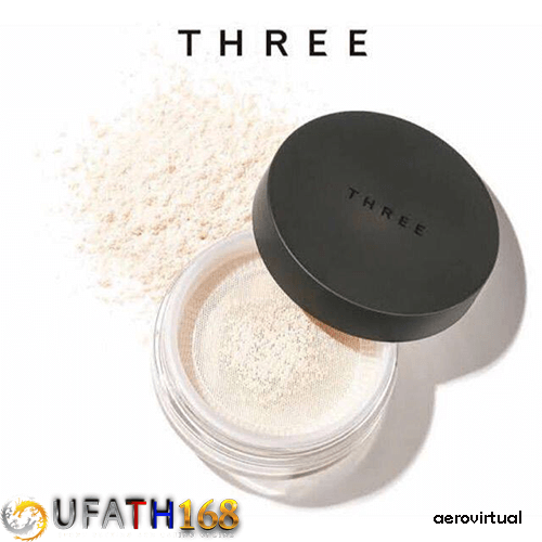 THREE Translucent Loose Powder